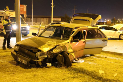 2 otomobil çarpıştı: 2'si çocuk 7 yaralı