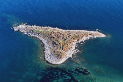 Van Gölü çekildikçe su altındaki tarih ortaya çıkıyor