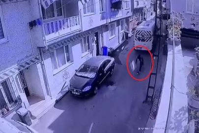 Bursa'da geri manevra yapan servis minibüsü kadına çarptı