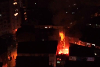 Bursa'da 2 katlı ahşap ev alev alev yandı