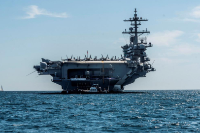 Husiler, ABD’ye ait uçak gemisini hedef aldı