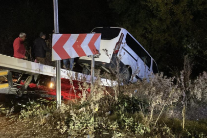 İnegöl'de kontrolden çıkan minibüs dere yatağına uçtu