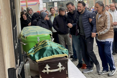 Yeliz öğretmen ve minik kızı gözyaşlarıyla toprağa verildi