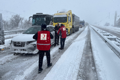 Türk Kızılay vatandaşları karda da yalnız bırakmadı