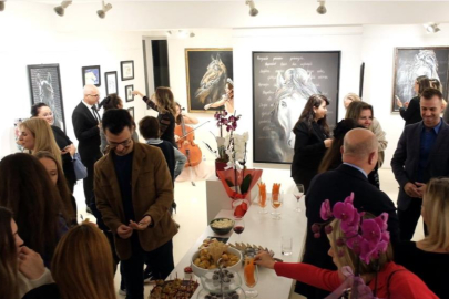 Atların enerjisi bu sergide tuvale yansıdı