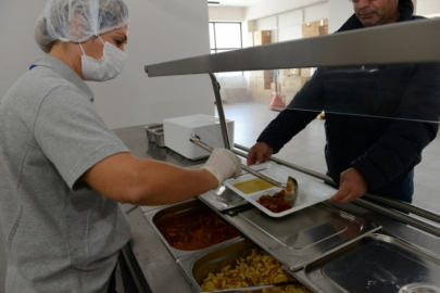 Nilüfer'de ihtiyaç sahiplerine sıcak yemek desteği