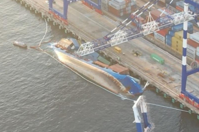 Su alan gemi yan yattı