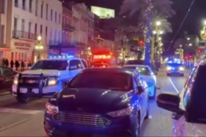 ABD’de araç kalabalığa daldı: 10 ölü, 30 yaralı