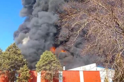 Fabrikada korkunç yangın: Dumanlar gökyüzünü kapladı