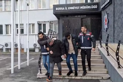Yaşlı kadını arayıp oğlu gibi konuşarak dolandırdılar