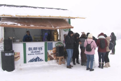 Bursa'da eksi 8 derecede dans ederek ısındılar