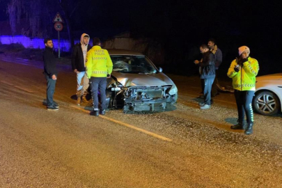 Bursa'da yağışlı yolda kontrolden çıkan otomobil karşı şeride uçtu