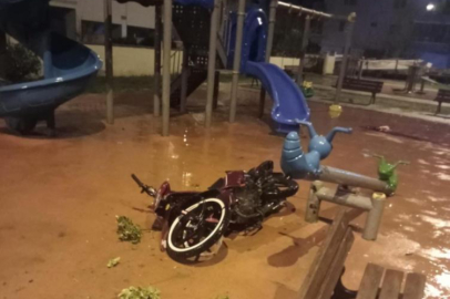 Bursa'da çocuk parkına dalan motosikletli hayatını kaybetti