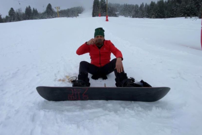 Uludağ'da snowboard yaparken Türk Kahvesi yudumladı