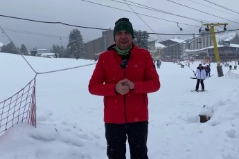 Uludağ'da snowboard yaparken Türk Kahvesi yudumladı