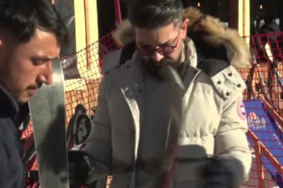 Sahneye tabutla çıkan ünlü sanatçının Uludağ'da aile keyfi