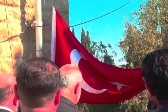 Halep Başkonsolosluğu'nda Türk bayrağı göndere çekildi