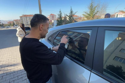 Otomobilde kilitli kalan bebeğe ‘Kırmızı Balık' izlettiler