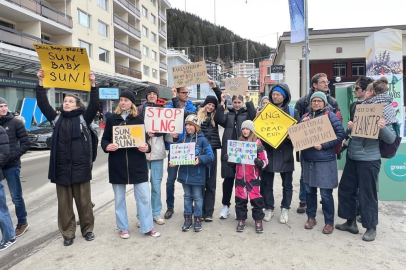 Trump Davos’ta protesto edildi