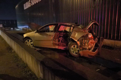 Bursa'da arkadaşını bıçakladı, kaçarken kaza yaptı: 1 ölü, 2 yaralı