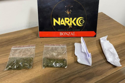 Uyuşturucu tacirleri Bursa'da 60 gram bonzai ile yakalandı