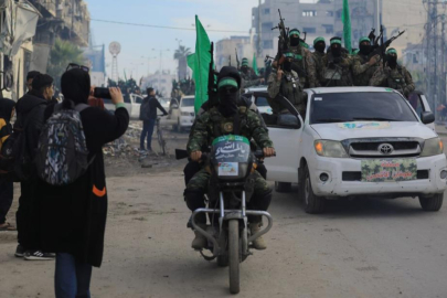 Hamas, 4 İsrailli kadın esiri Kızılhaç’a teslim etti