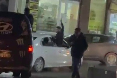 Araç içerisinden silahla ateş eden şüpheli yakalandı