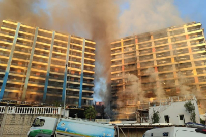 12 katlı inşaattaki yangına 23 itfaiye aracı müdahale etti