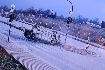 Bursa'da iki otomobil çarpıştı: 4 yaralı