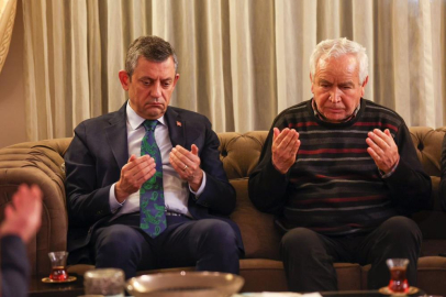 CHP lideri Özel yangında yakınlarını kaybeden aileleri ziyaret etti