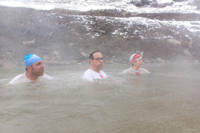 Dondurucu soğukta kaplıca keyfi