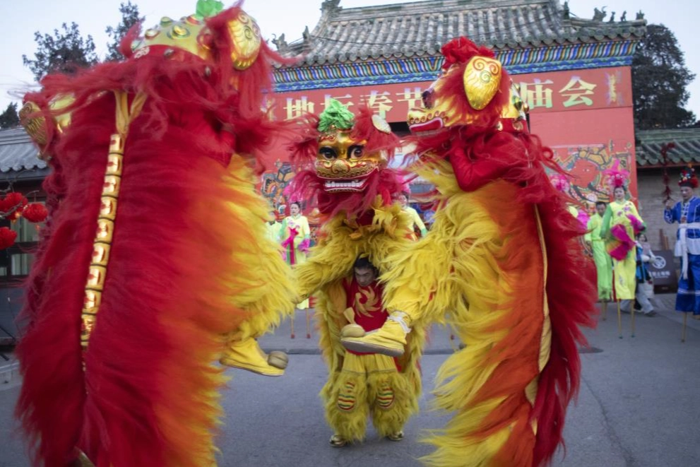 Dünya’nın dört bir yanında “Yılan Yılı” coşkusu yaşandı