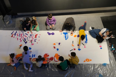 Nilüferli çocuklar kolektif sanat üretimini öğreniyor