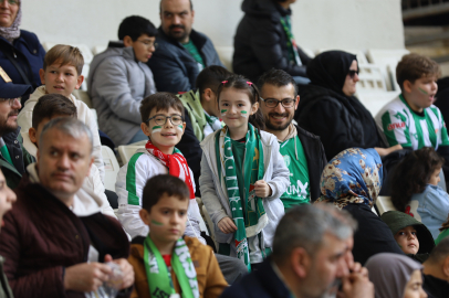 Çocuklar Bursaspor coşkusunu Büyükşehir’le yaşadı