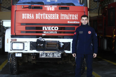 Doğuştan itfaiyeci yıllar sonra aynı pozu yeniden verdi