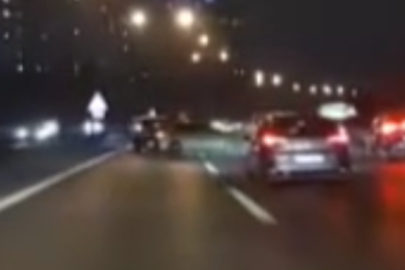 TEM Otoyolu'nda makas atarken kaza yapan araç kamerada