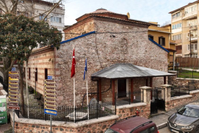 700 yıllık medresenin içerisine yapılan tuvalet ve mutfak isyan ettirdi