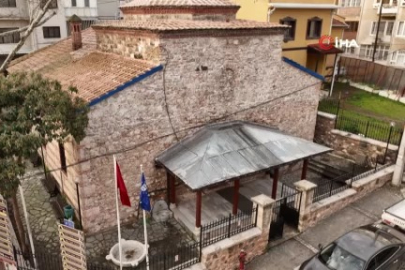 700 yıllık medresenin içerisine yapılan tuvalet ve mutfak isyan ettirdi