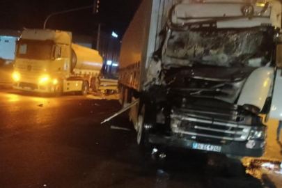 Bursa'da kontrolden çıkan TIR, tankere çarptı: 1 yaralı