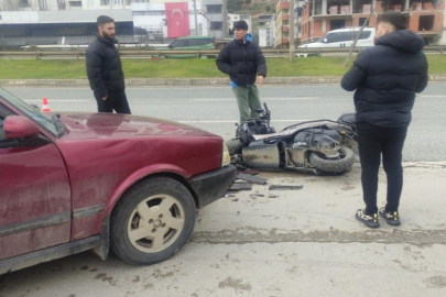 Bursa'da otomobille çarpışan motosiklet sürücüsü yaralandı