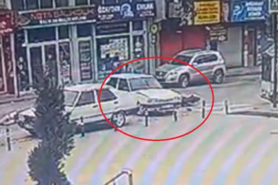 Bursa'da yola aniden çıkan otomobile motosiklet çarptı