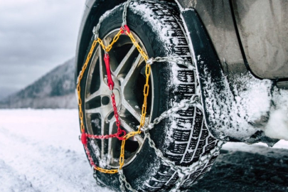 İnegöl-Domaniç yolunda zincir takmayan araçlara izin verilmedi