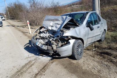 Kamyonetle otomobilin çarpıştığı kazada baba ve oğlu yaralandı