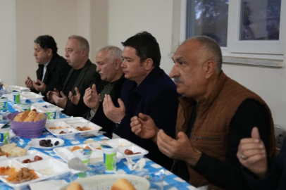 Başkan Aydın vatandaşlarla iftar yaptı