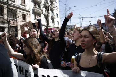 Atina sokakları bir kez daha karıştı