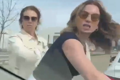 Bursa'da trafikte bu kez kadın sürücüler tartıştı