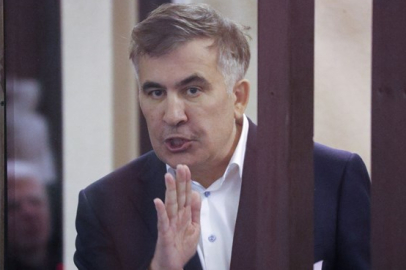 Eski Cumhurbaşkanına "ülke sınırını yasa dışı geçtin" cezası