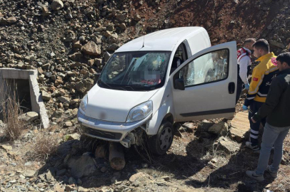 Bursa'da şarampole yuvarlanan sürücü hayatını kaybetti