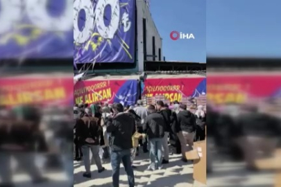 Bursa'da ucuz alışveriş çılgınlığı: Birbirlerini ezdiler