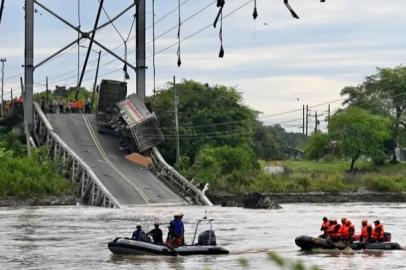 Ekvador'da köprü çöktü: 4 ölü
